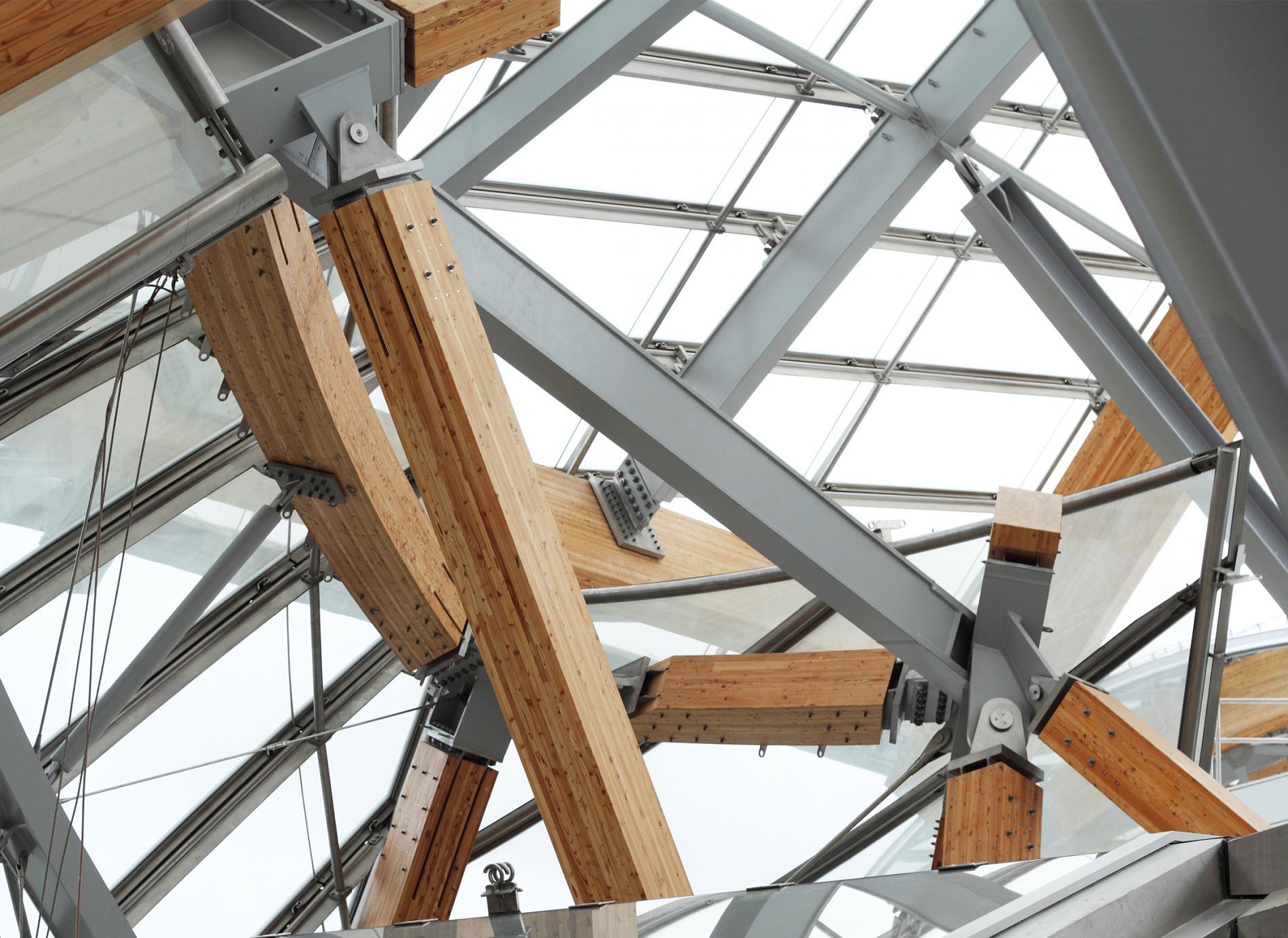 Structure mixte bois/acier, support des voiles vitrées de la Fondation Louis Vuitton. Structure mixte bois/acier, support des voiles vitrées de la Fondation Louis Vuitton.