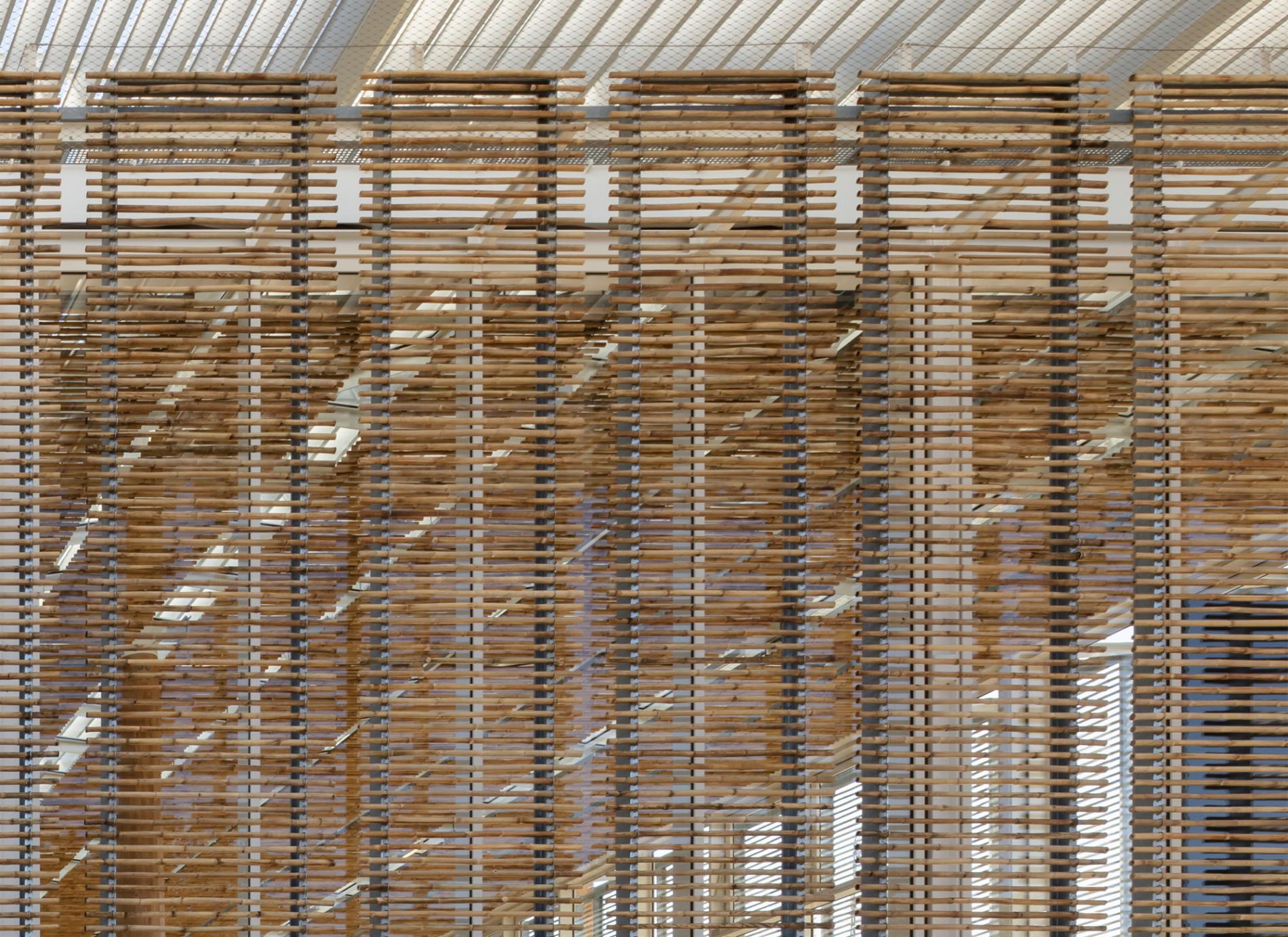Façades de la nouvelle gare de Nîmes-Pont du Gard Façades de la nouvelle gare de Nîmes-Pont du Gard