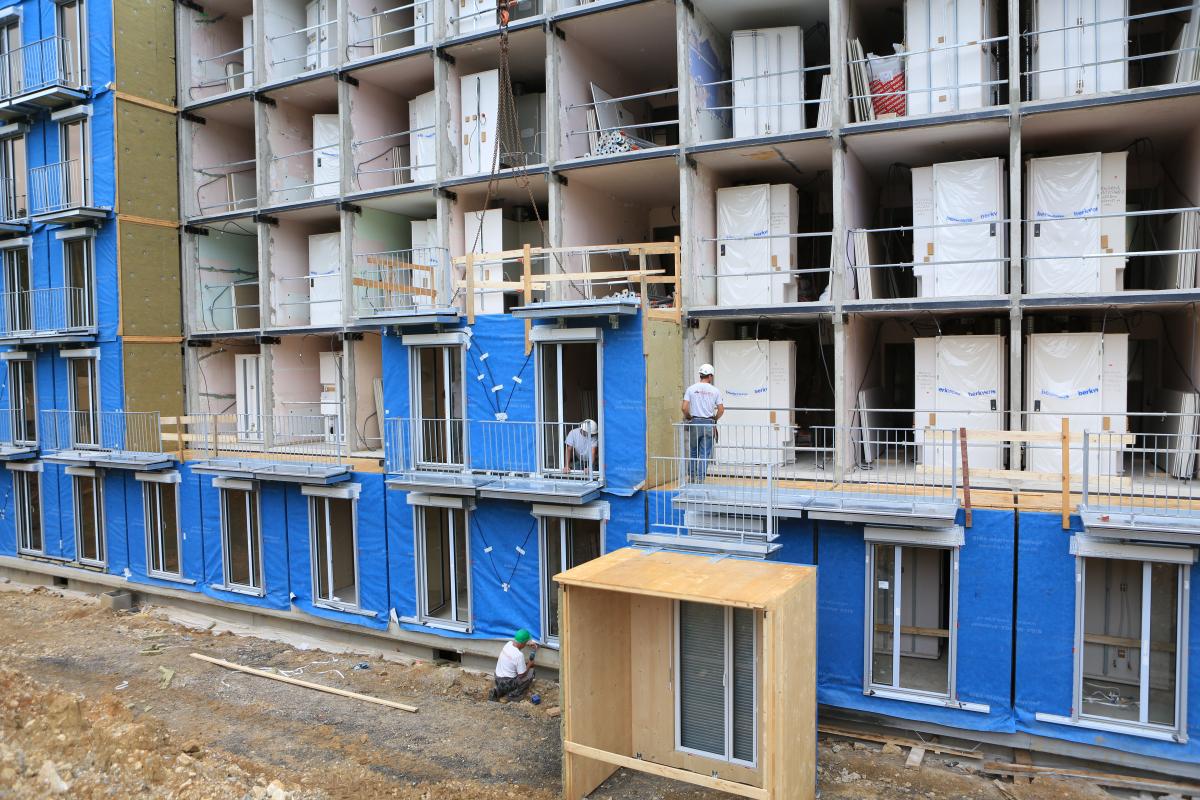 Montage des caissons préfabriqués.