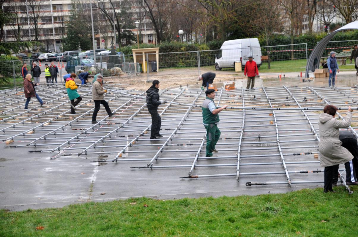 Assemblage des tubes au sol.