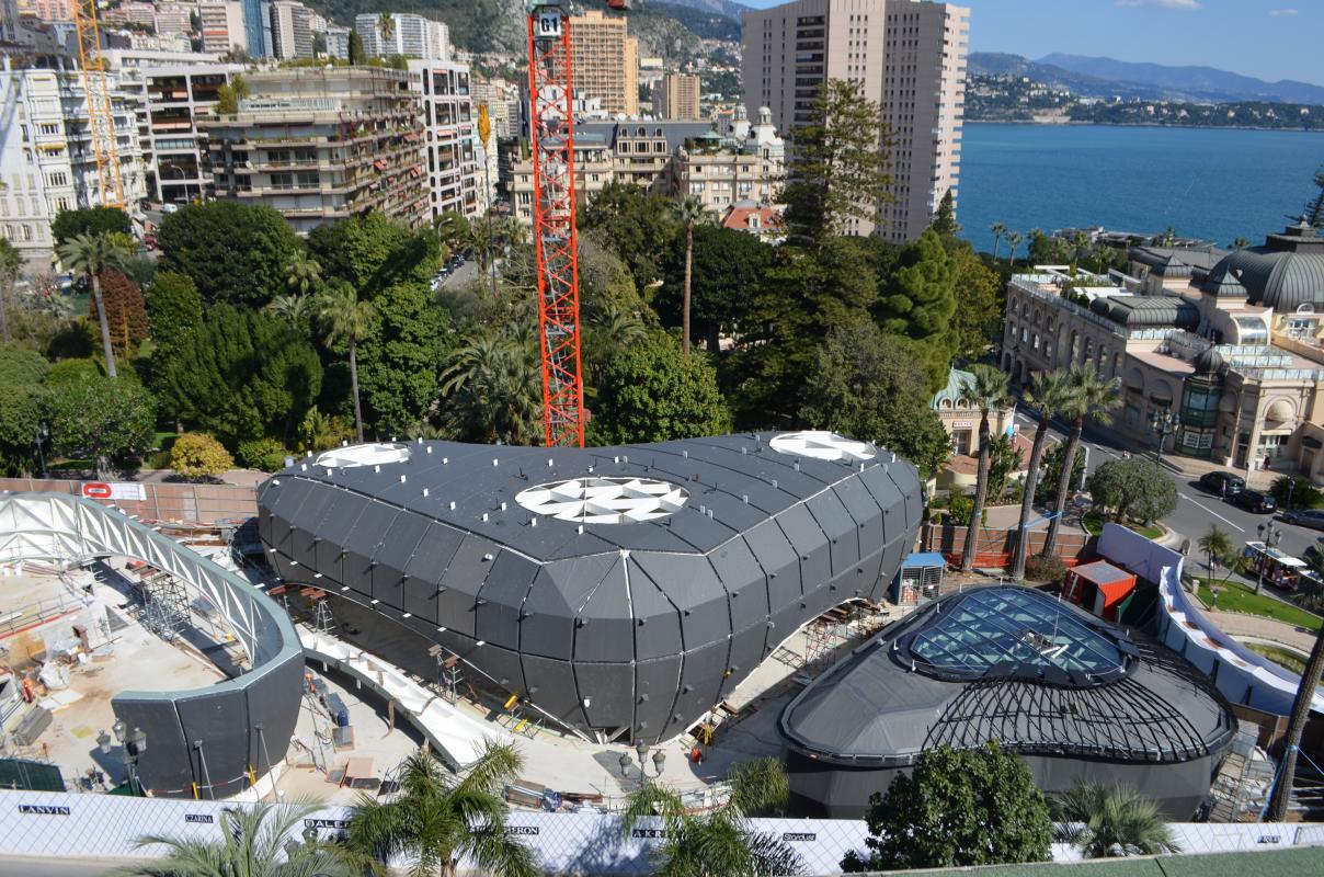 Un pavillon entièrement assemblés, avant pose de la vêture.