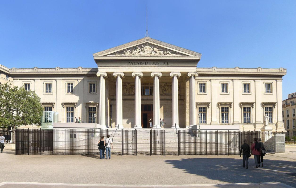 Façade principale du Palais de Justice de Marseille.