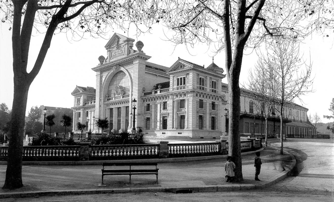 Façade de la gare en 1900.