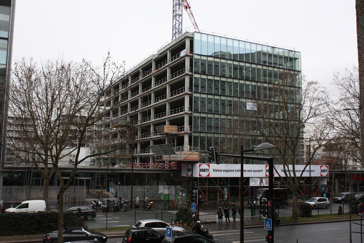 Les façades bloc en cours de pose.