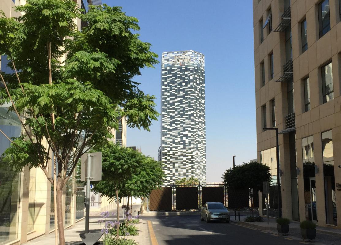 Tour Abdali dans son paysage urbain.