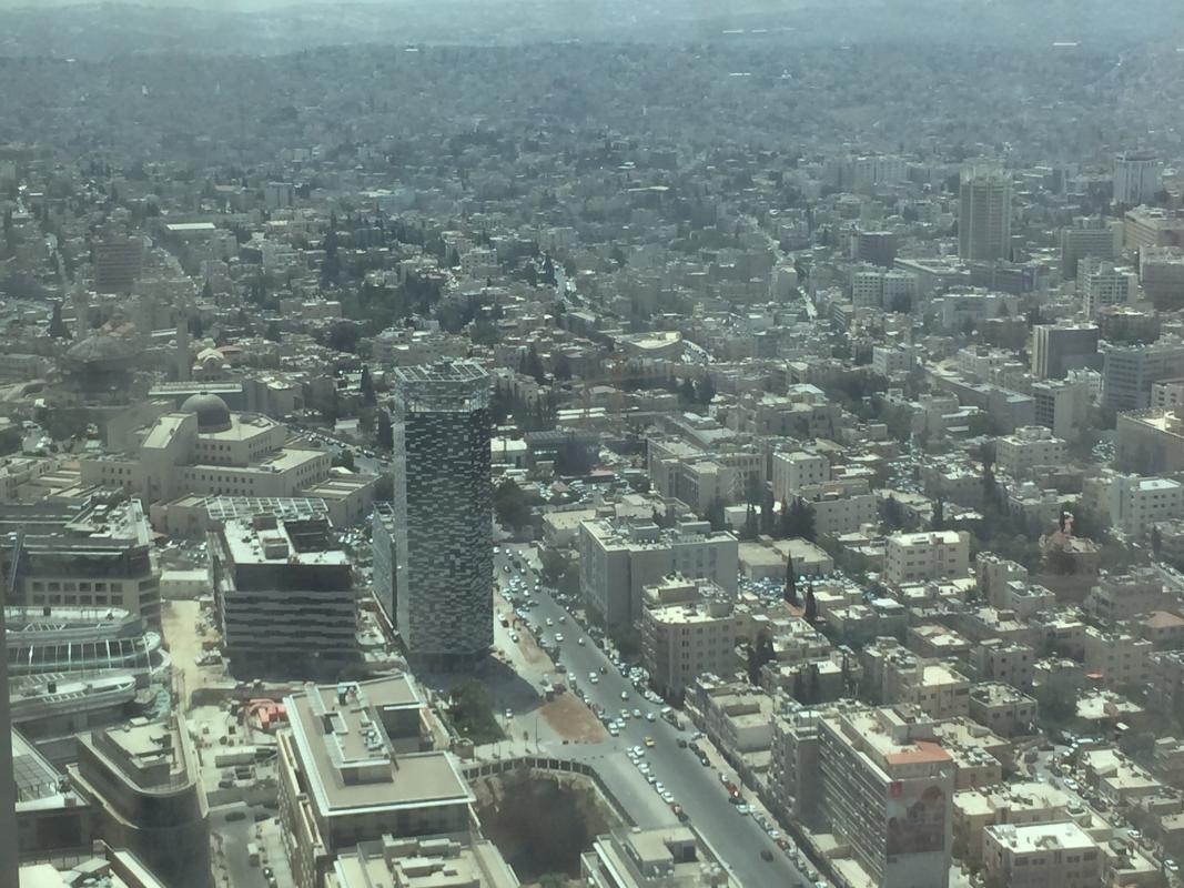 Tour Abdali dans son paysage urbain.