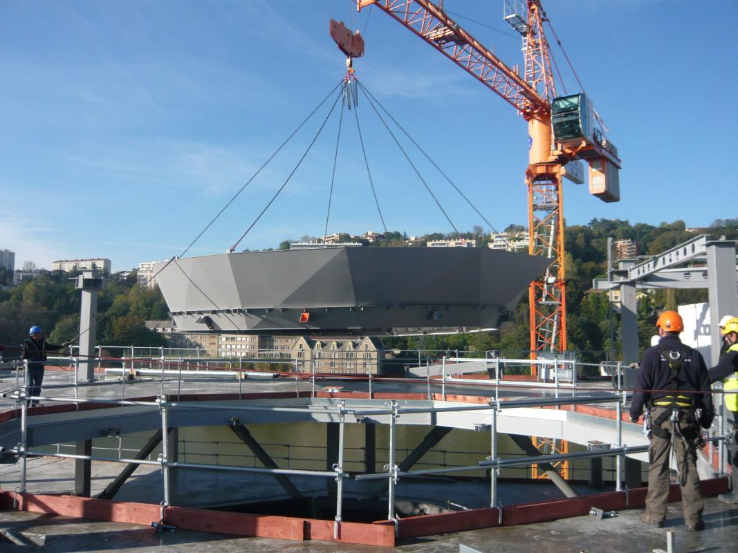 Montage de l'anneau supérieur en toiture.