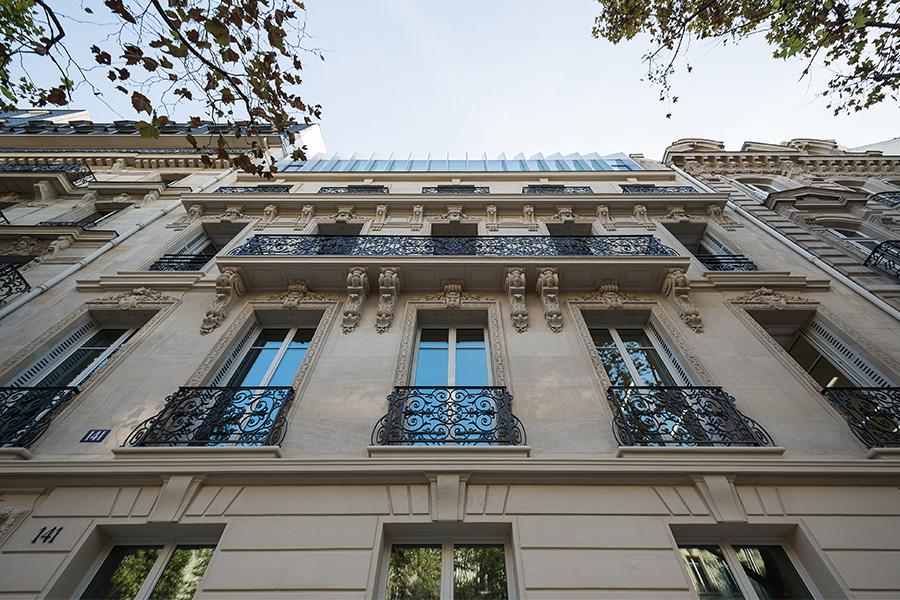 Vue contre-plongée 141, boulevard Haussmann